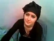 अरब हिजाब लड़की चमकती