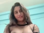 भारतीय सौंदर्य स्तन दिखाएँ