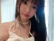 एशियाई विशाल स्तनों लड़की सेल्फी गूंध निपल्स