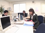 जापानी सचिव बनाता है प्यार करने के लिए उसके बॉस