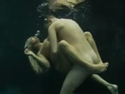 अनोखा अनुभव पानी के नीचे सेक्स