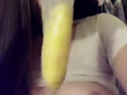 लड़की केला खेलते हैं
